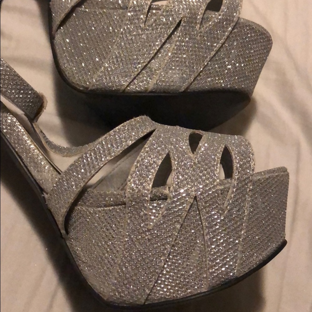 Club Ready! Sz 8 Shi by Journeys Platform Heels - Picture 8 of 8